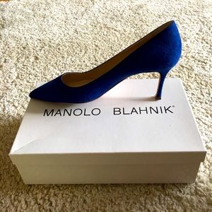 Manolo Blahnik Cobalt Blue Suede Pumps in excellent condition!!